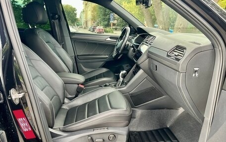 Volkswagen Tiguan II, 2021 год, 3 650 000 рублей, 21 фотография