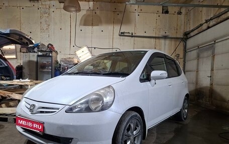 Honda Fit III, 2005 год, 350 000 рублей, 2 фотография