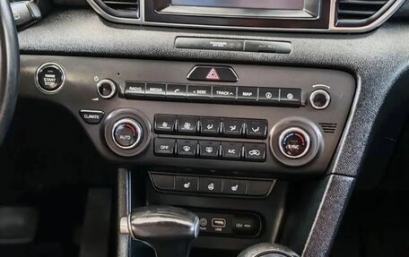 KIA Sportage IV рестайлинг, 2017 год, 1 800 000 рублей, 10 фотография