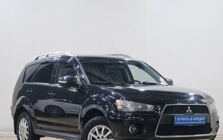 Mitsubishi Outlander III рестайлинг 3, 2010 год, 1 379 000 рублей, 2 фотография