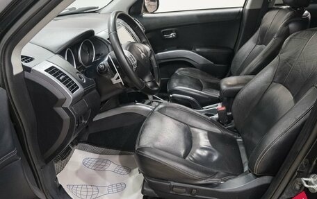 Mitsubishi Outlander III рестайлинг 3, 2010 год, 1 379 000 рублей, 13 фотография