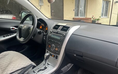 Toyota Corolla, 2011 год, 1 090 000 рублей, 5 фотография