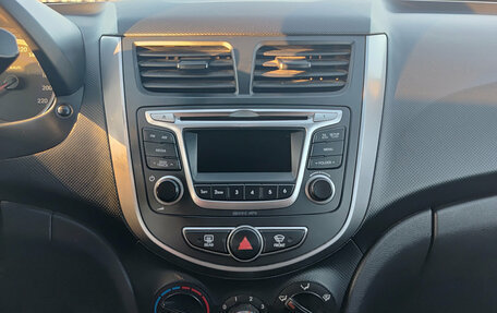 Hyundai Solaris II рестайлинг, 2015 год, 835 000 рублей, 15 фотография