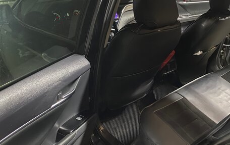 Toyota Camry, 2019 год, 1 950 000 рублей, 8 фотография