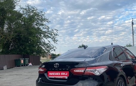Toyota Camry, 2019 год, 1 950 000 рублей, 2 фотография