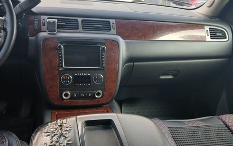 Chevrolet Tahoe III, 2012 год, 1 300 000 рублей, 2 фотография
