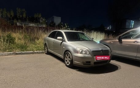 Toyota Avensis III рестайлинг, 2004 год, 530 000 рублей, 2 фотография