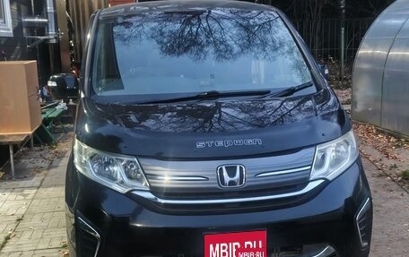 Honda Stepwgn IV рестайлинг, 2015 год, 1 500 000 рублей, 1 фотография