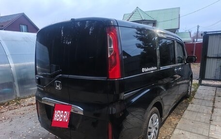 Honda Stepwgn IV рестайлинг, 2015 год, 1 500 000 рублей, 4 фотография