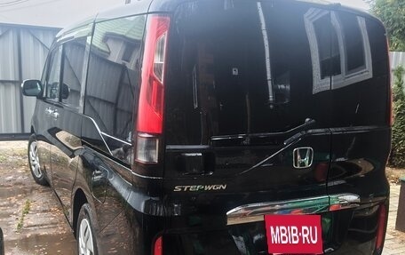 Honda Stepwgn IV рестайлинг, 2015 год, 1 500 000 рублей, 31 фотография