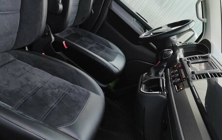 Volkswagen Multivan T6 рестайлинг, 2018 год, 8 000 000 рублей, 8 фотография