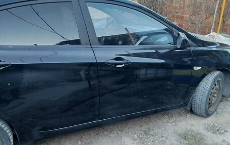 Hyundai Solaris II рестайлинг, 2013 год, 670 000 рублей, 2 фотография