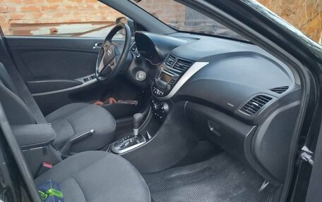 Hyundai Solaris II рестайлинг, 2013 год, 670 000 рублей, 6 фотография