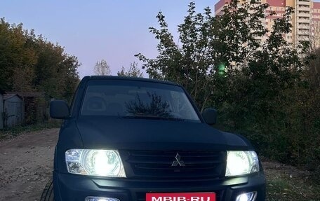 Mitsubishi Pajero III рестайлинг, 2002 год, 700 000 рублей, 2 фотография