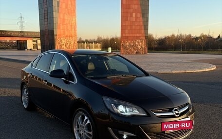 Opel Astra J, 2013 год, 950 000 рублей, 2 фотография