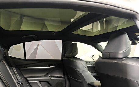 Toyota Camry, 2024 год, 4 300 000 рублей, 24 фотография