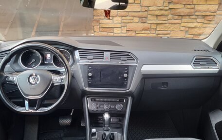 Volkswagen Tiguan II, 2018 год, 1 900 000 рублей, 3 фотография