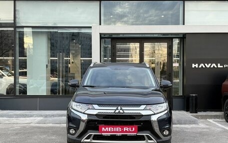 Mitsubishi Outlander III рестайлинг 3, 2021 год, 2 959 000 рублей, 2 фотография