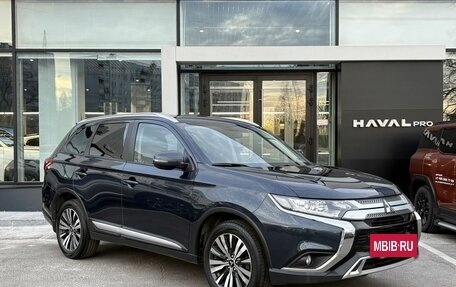 Mitsubishi Outlander III рестайлинг 3, 2021 год, 2 959 000 рублей, 3 фотография