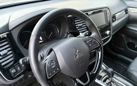 Mitsubishi Outlander III рестайлинг 3, 2021 год, 2 959 000 рублей, 14 фотография
