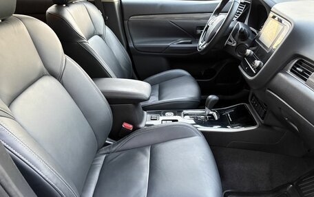 Mitsubishi Outlander III рестайлинг 3, 2021 год, 2 959 000 рублей, 9 фотография