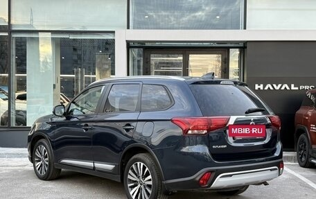 Mitsubishi Outlander III рестайлинг 3, 2021 год, 2 959 000 рублей, 7 фотография