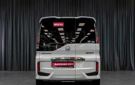 Honda Stepwgn IV рестайлинг, 2015 год, 1 989 000 рублей, 4 фотография