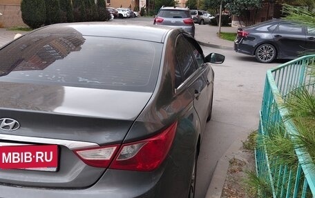 Hyundai Sonata VI, 2010 год, 780 000 рублей, 4 фотография
