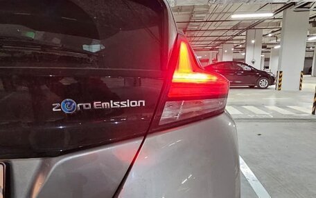 Nissan Leaf II, 2018 год, 2 500 000 рублей, 13 фотография