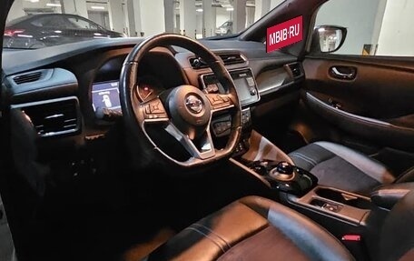 Nissan Leaf II, 2018 год, 2 500 000 рублей, 9 фотография