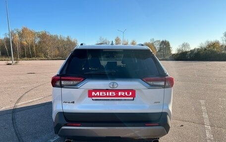 Toyota RAV4, 2020 год, 3 450 000 рублей, 4 фотография