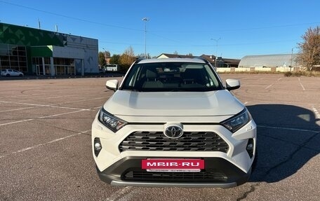 Toyota RAV4, 2020 год, 3 450 000 рублей, 2 фотография