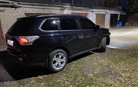 Mitsubishi Outlander III рестайлинг 3, 2012 год, 1 250 000 рублей, 12 фотография