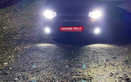 Mitsubishi Outlander III рестайлинг 3, 2012 год, 1 250 000 рублей, 10 фотография