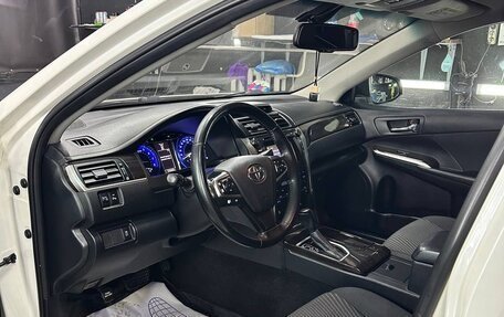 Toyota Camry, 2017 год, 1 990 000 рублей, 6 фотография