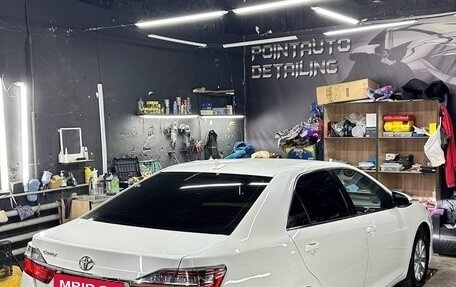 Toyota Camry, 2017 год, 1 990 000 рублей, 5 фотография
