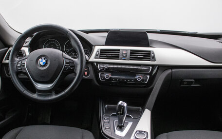 BMW 3 серия, 2018 год, 1 950 000 рублей, 13 фотография