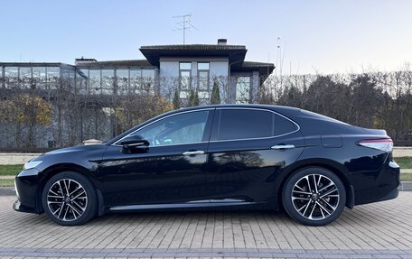 Toyota Camry, 2021 год, 3 300 000 рублей, 1 фотография