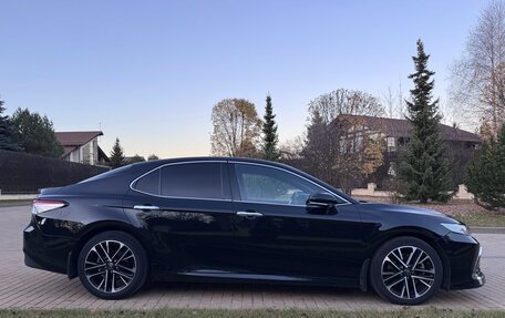 Toyota Camry, 2021 год, 3 300 000 рублей, 2 фотография