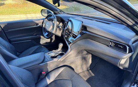 Toyota Camry, 2021 год, 3 300 000 рублей, 6 фотография