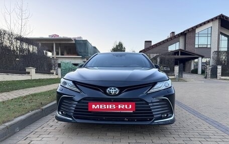 Toyota Camry, 2021 год, 3 300 000 рублей, 3 фотография