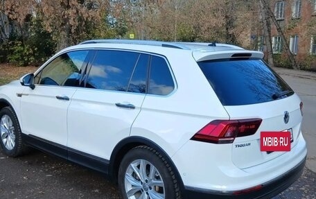 Volkswagen Tiguan II, 2019 год, 2 389 000 рублей, 2 фотография