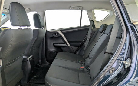 Toyota RAV4, 2018 год, 1 990 000 рублей, 10 фотография