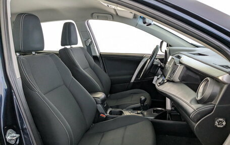 Toyota RAV4, 2018 год, 1 990 000 рублей, 22 фотография