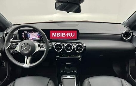 Mercedes-Benz A-Класс, 2023 год, 2 150 000 рублей, 11 фотография