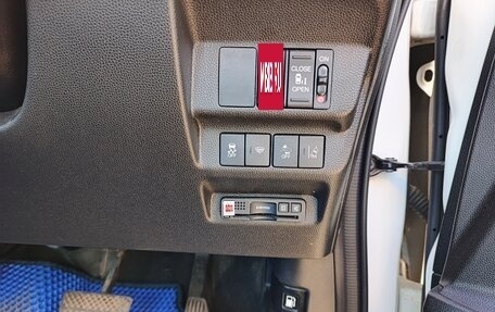 Honda Freed II, 2017 год, 1 790 000 рублей, 10 фотография
