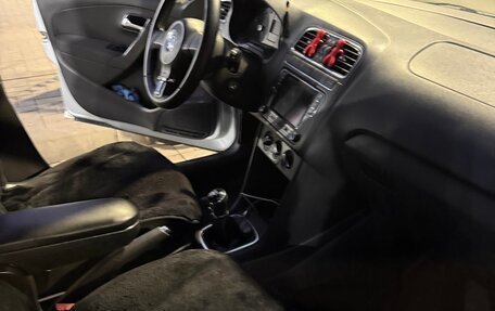 Volkswagen Polo VI (EU Market), 2011 год, 950 000 рублей, 3 фотография
