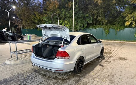 Volkswagen Polo VI (EU Market), 2011 год, 950 000 рублей, 2 фотография