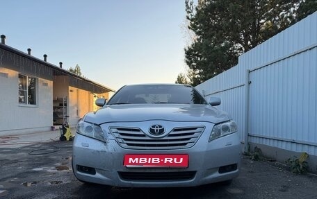 Toyota Camry, 2008 год, 880 000 рублей, 1 фотография