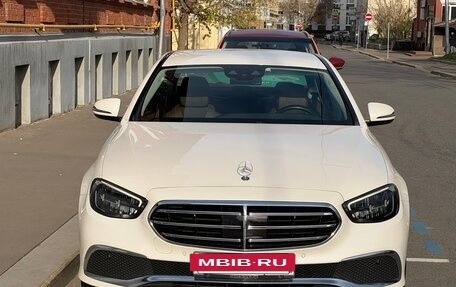 Mercedes-Benz E-Класс, 2021 год, 4 900 000 рублей, 2 фотография